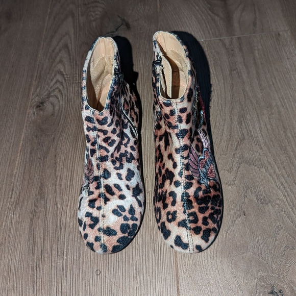 Girl's booties  - Picture 2 of 8